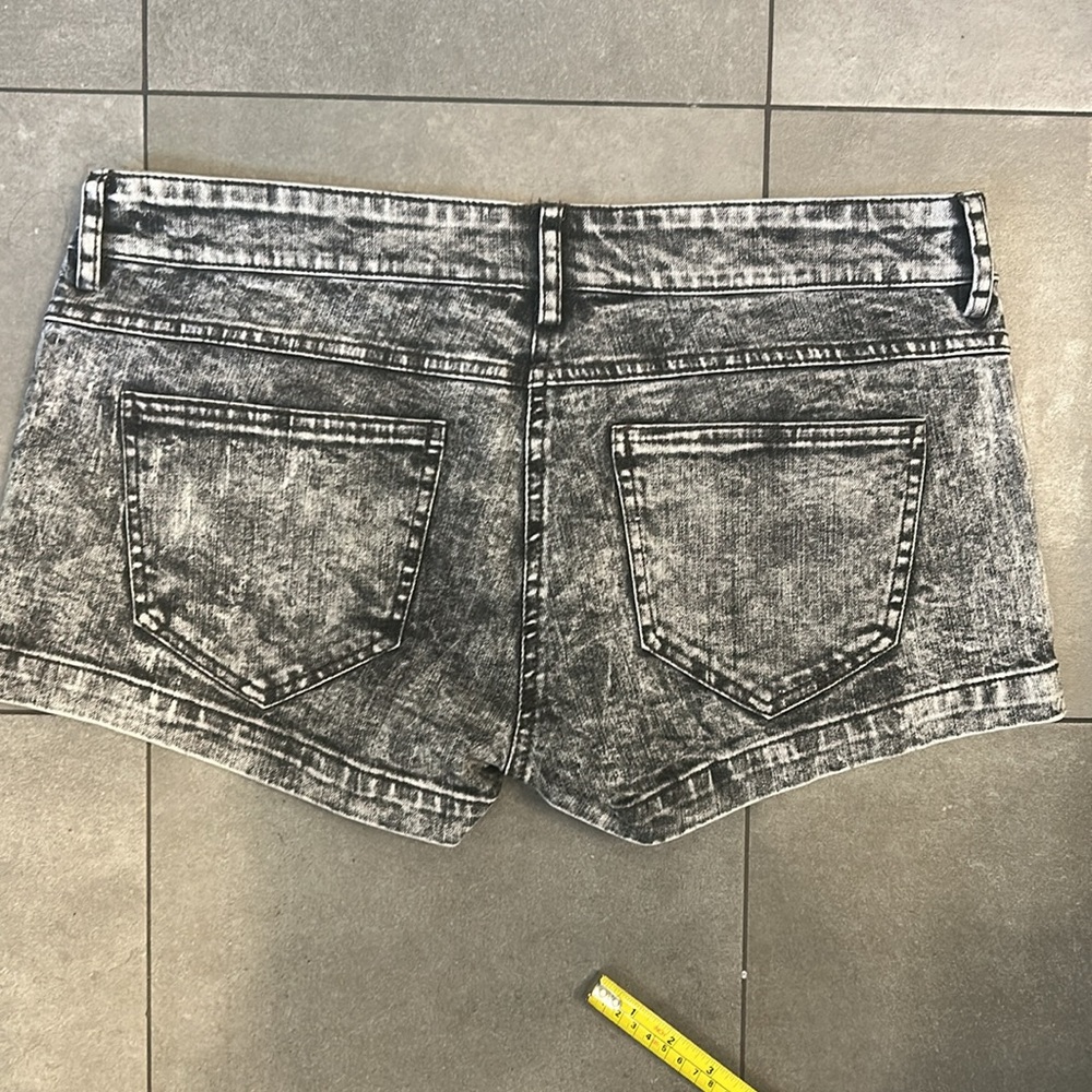 Norma Kamali Boot Leg Jean Short - Picture 13 of 13